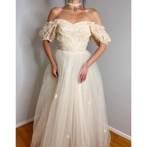 Vintage 1950s Cream Off White Ballgown prom dress cupcake
